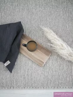 Mattokymppi Oy ANNA Villamatto 14 Mattokymppi Oy ANNA Villamatto -säilytyshuonekalukauppa Anna matto harmaa fiilis