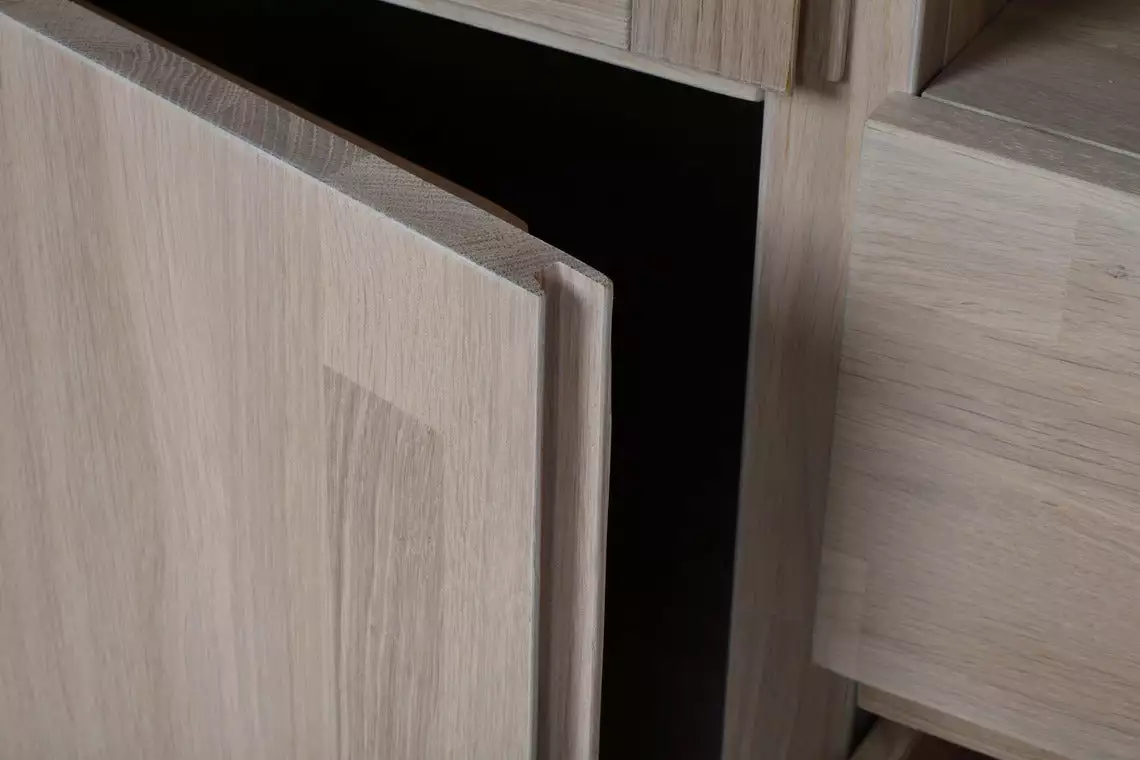 Rowico AB BROOKLYN Vitriini 130 Cm 5 Rowico AB BROOKLYN Vitriini 130 Cm - Image 3