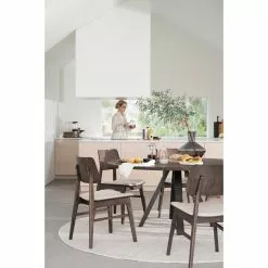 Rowico AB CARRADALE Ruokapöytä Pyöreä 150 Cm V-mallisilla Metallijaloilla -säilytyshuonekalukauppa Carradale rr ruokapoyta savutammi 120323 Nagano tuolit miljoo 1