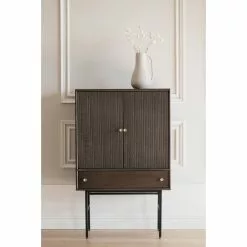 Rowico AB CLEARBROOK Kaappi 79 Cm -säilytyshuonekalukauppa Clearbrook kaappi savutammi 119783 milj1