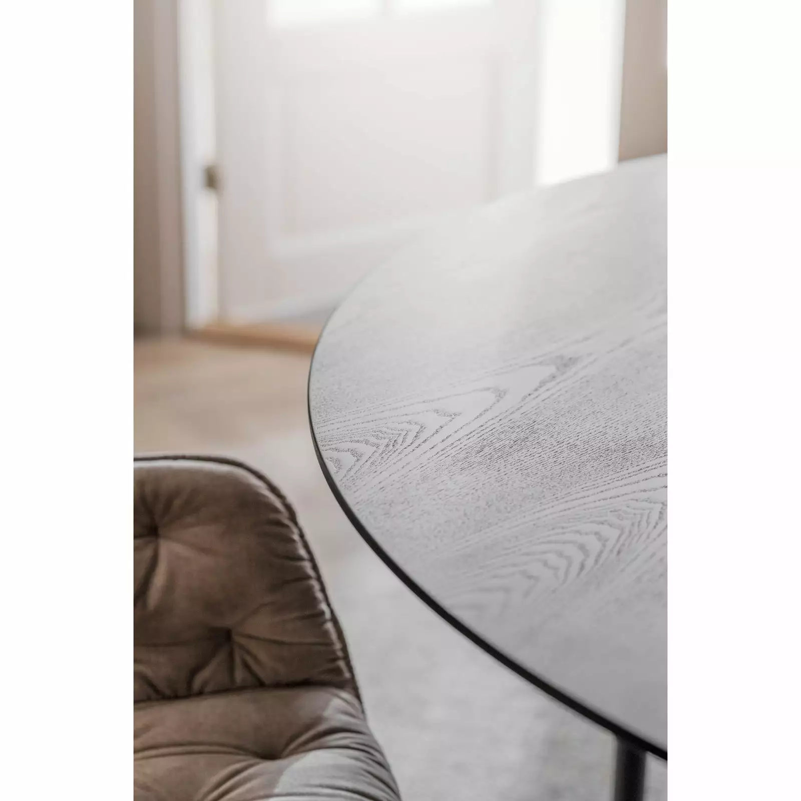 Rowico AB COLTON Ruokapöytä Pyöreä 135 Cm 7 Rowico AB COLTON Ruokapöytä Pyöreä 135 Cm - Image 5