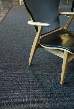 VM Carpet Oy ESMERALDA Villa-paperinarumatto 31 VM Carpet Oy ESMERALDA Villa-paperinarumatto -säilytyshuonekalukauppa Esmeralda matto musta 78 milj