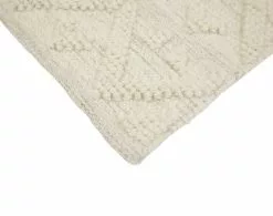 Mattokymppi Oy HELMI Villamatto 26 Mattokymppi Oy HELMI Villamatto -säilytyshuonekalukauppa Helmi matto luonnonvalkoinen kulma