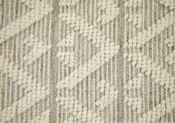 Mattokymppi Oy HELMI Villamatto 19 Mattokymppi Oy HELMI Villamatto -säilytyshuonekalukauppa Helmi matto vaaleanharmaa kuosi