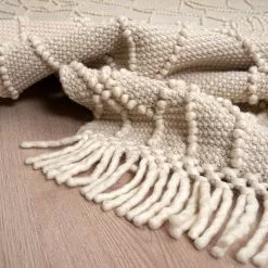 Mattokymppi Oy KUURA Villamatto -säilytyshuonekalukauppa Kuura matto kulma2