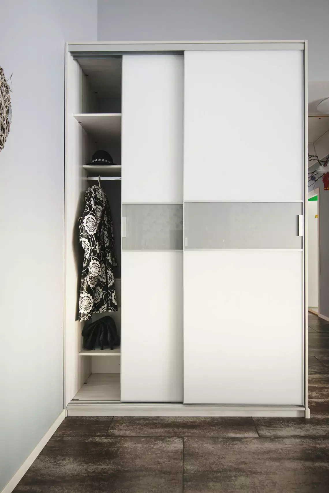 Lakeus Design Oy LAKEUS DESIGN Liukuovikaappi Mittatilauksena 180 X 65 X 250 Cm 3 Lakeus Design Oy LAKEUS DESIGN Liukuovikaappi Mittatilauksena 180 X 65 X 250 Cm