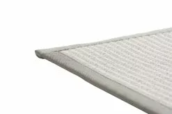 VM Carpet Oy LYYRA Puuvilla-paperinarumatto 15 VM Carpet Oy LYYRA Puuvilla-paperinarumatto -säilytyshuonekalukauppa Lyyra matto vaaleanharmaa detalj 1