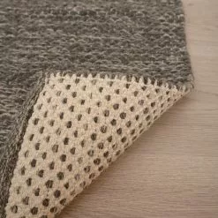 Mattokymppi Oy OONA Villamatto -säilytyshuonekalukauppa Oona matto tummanharmaa kulma2