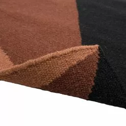 Mattokymppi Oy PALOMA Villamatto -säilytyshuonekalukauppa Paloma matto kulma 2