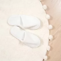 Mattokymppi Oy PILVI Lasten Matto Pyöreä -säilytyshuonekalukauppa Pumpuli matto valkoinen fiilis ea6d1097 f060 43e8 85bd 52e8a55e3a11