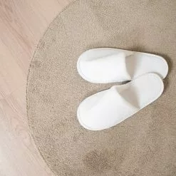 Mattokymppi Oy USVA Nukkamatto Pyöreä -säilytyshuonekalukauppa Usva matto beige fiilis