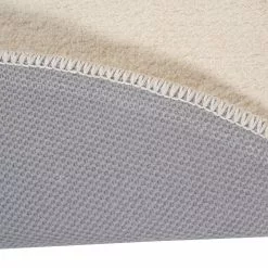 Mattokymppi Oy USVA Nukkamatto Pyöreä -säilytyshuonekalukauppa Usva matto valkoinen kulma2