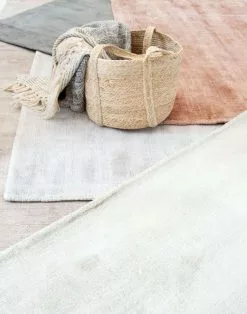 Mattokymppi Oy VÄLKE Viskoosimatto 25 Mattokymppi Oy VÄLKE Viskoosimatto -säilytyshuonekalukauppa Valke matto fiilis